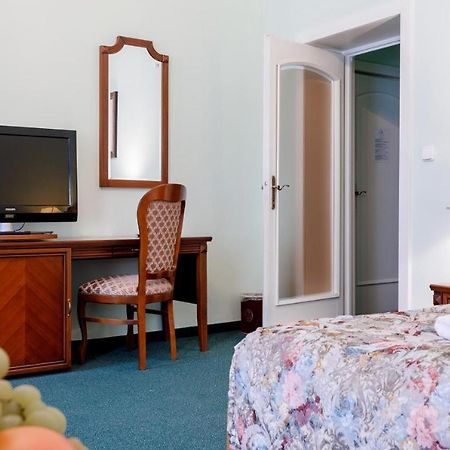 Hotel Ester Karlovy Vary Esterno foto