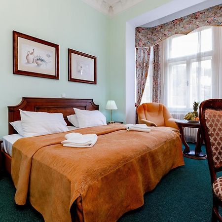 Hotel Ester Karlovy Vary Esterno foto