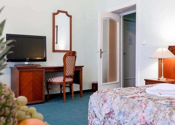 Hotel Ester Karlovy Vary Esterno foto