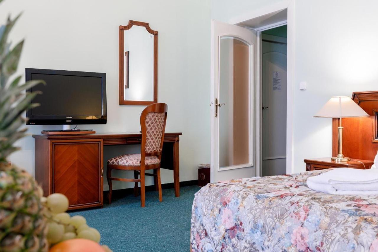 Hotel Ester Karlovy Vary Esterno foto