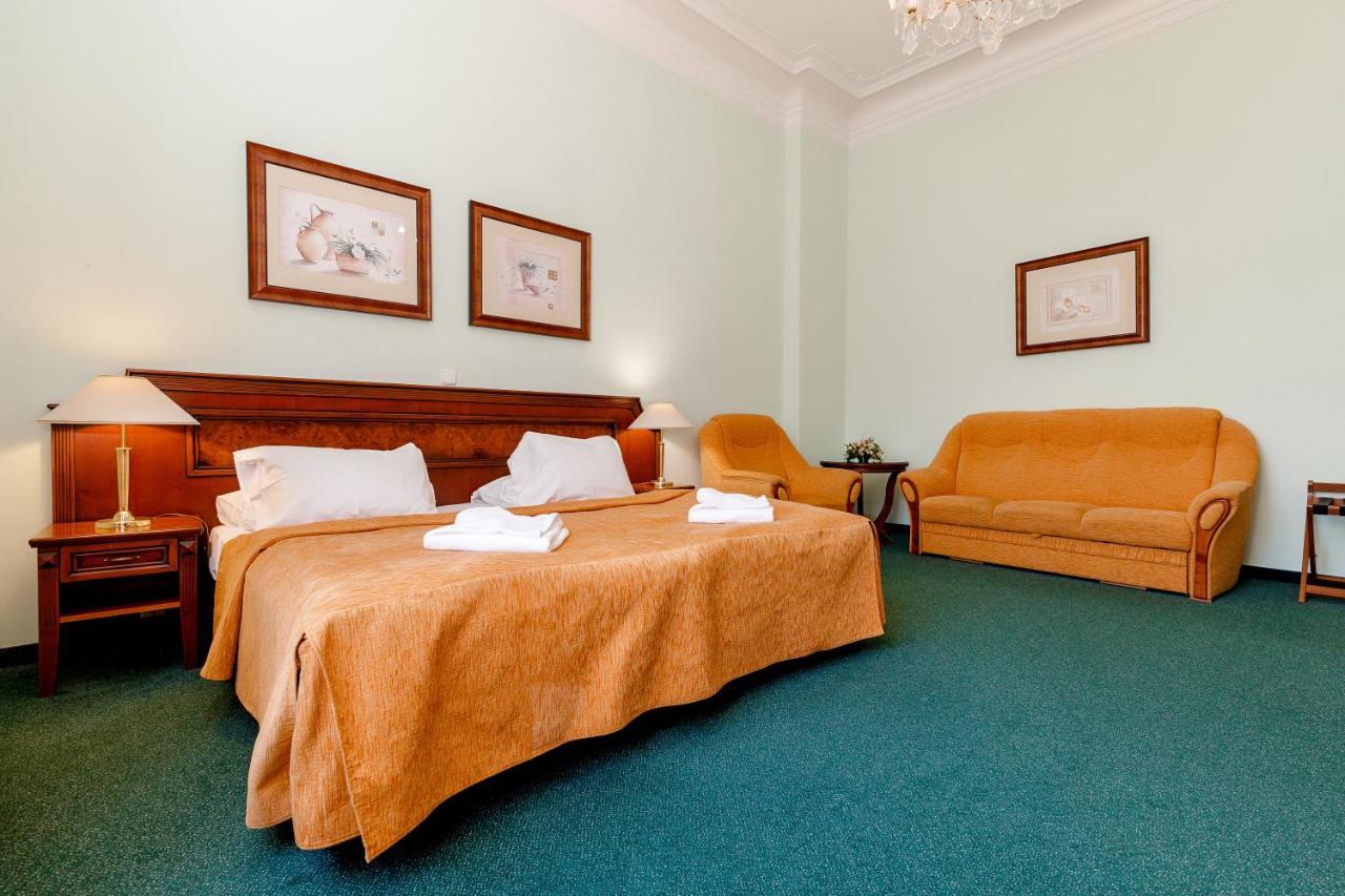 Hotel Ester Karlovy Vary Esterno foto
