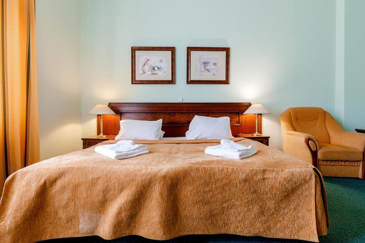 Hotel Ester Karlovy Vary Esterno foto