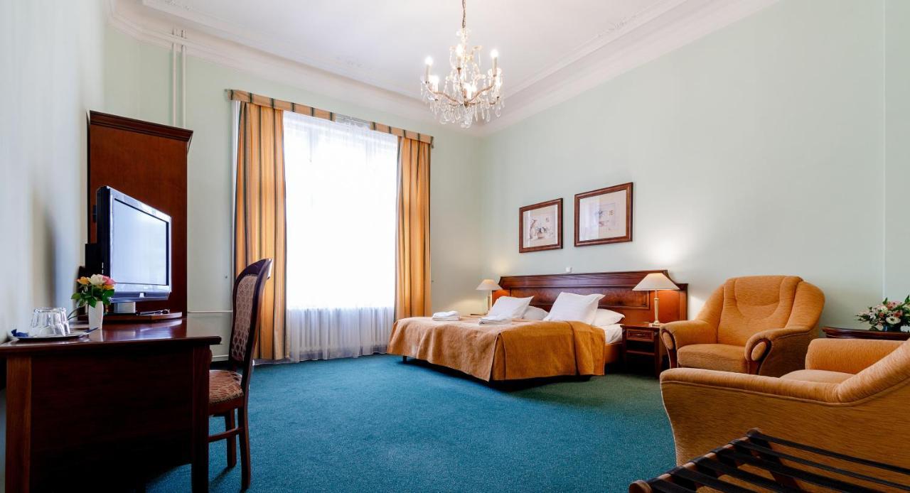 Hotel Ester Karlovy Vary Esterno foto