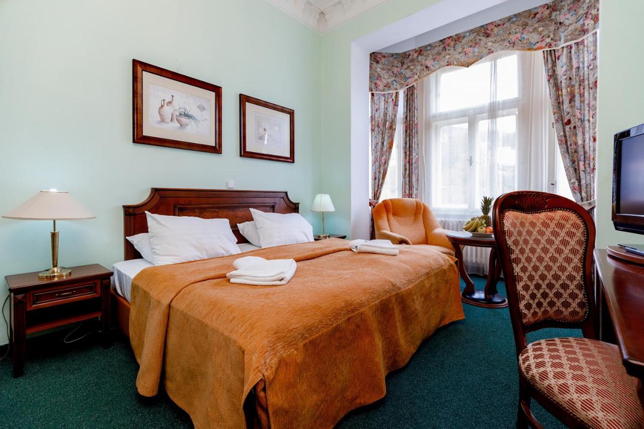 Hotel Ester Karlovy Vary Esterno foto
