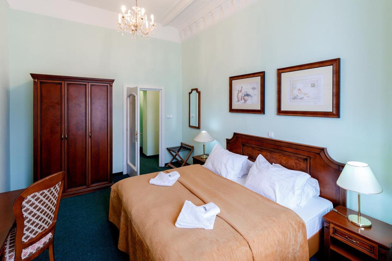 Hotel Ester Karlovy Vary Esterno foto