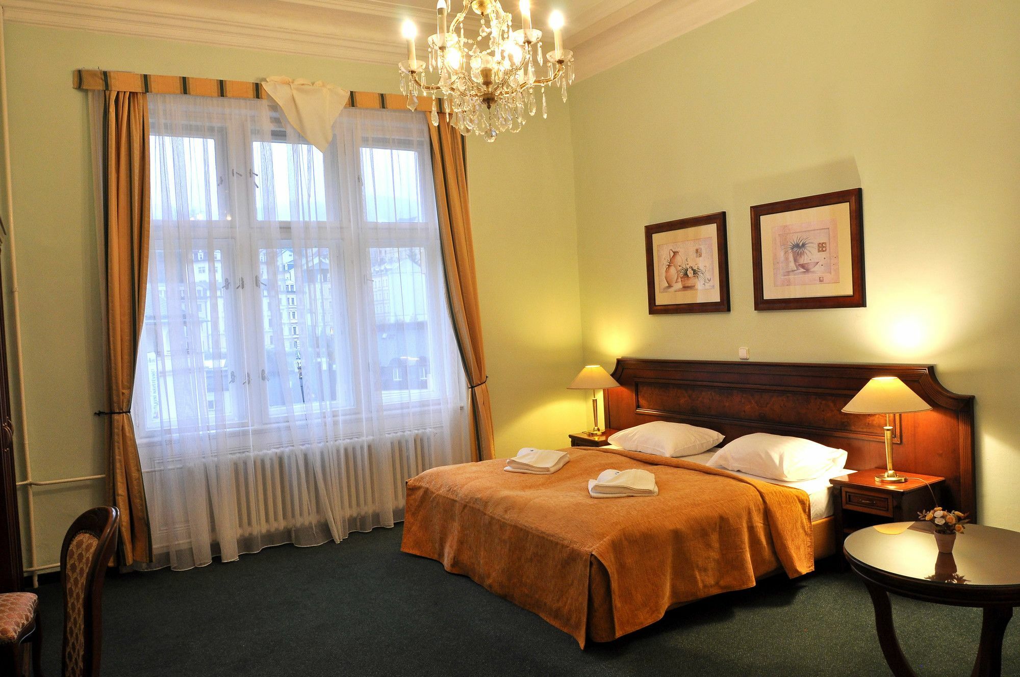 Hotel Ester Karlovy Vary Esterno foto