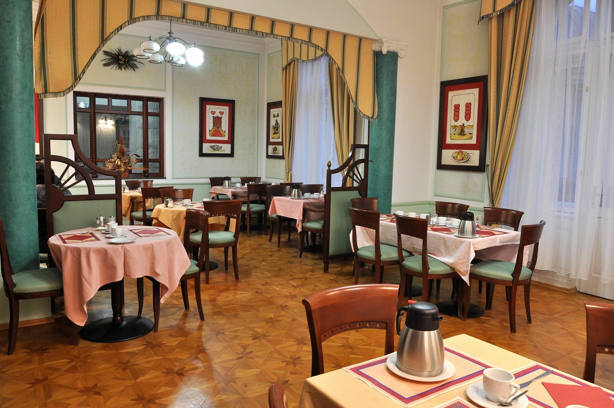 Hotel Ester Karlovy Vary Esterno foto