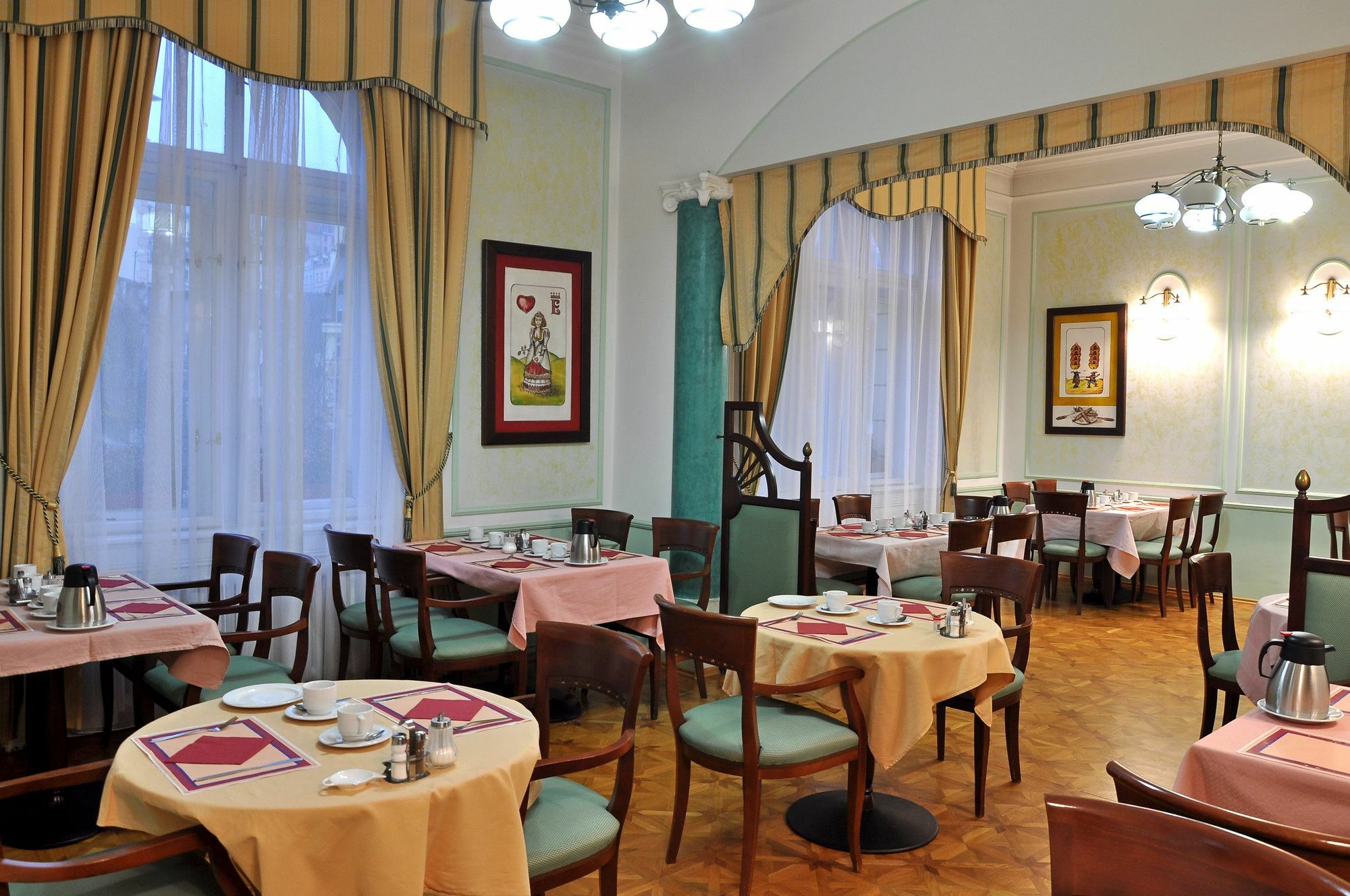 Hotel Ester Karlovy Vary Esterno foto