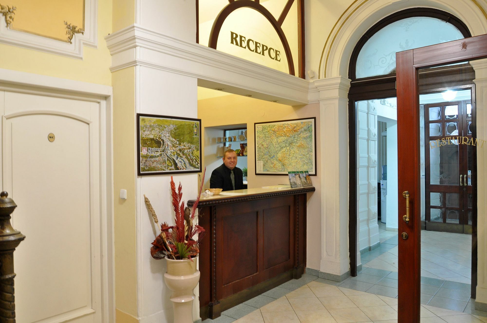 Hotel Ester Karlovy Vary Esterno foto